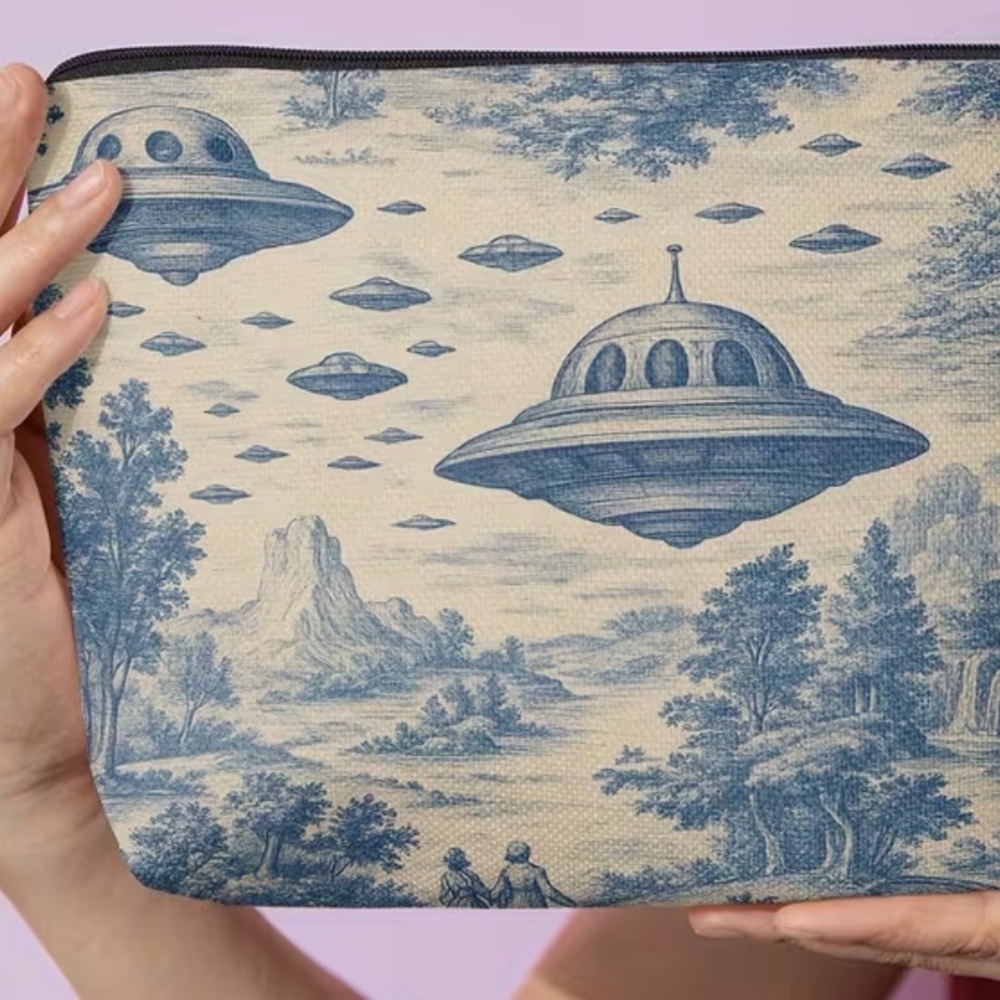 UFO Themed Cosmetic Bag 👽 New - Picture 5 of 6
